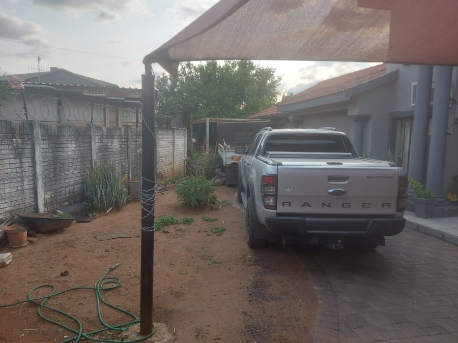 4 Bedroom Property for Sale in Oos Einde North West